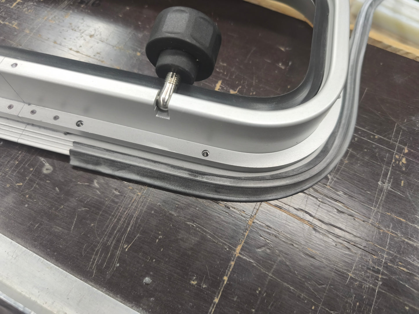 Rubber Gutter R609 (per meter)