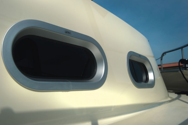 Standard Series Circular Ended Portlight Opening 600 x 175 - 81.00.85.05